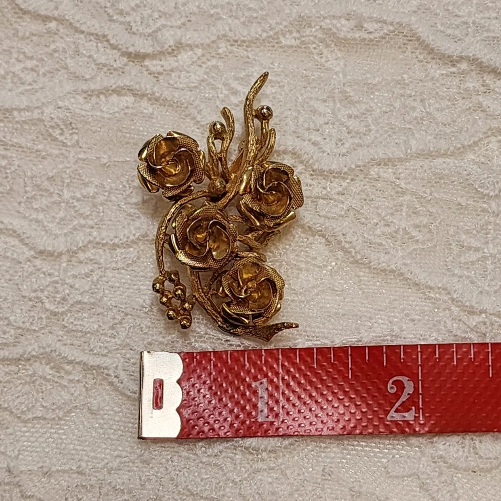 Vintage Coro Brooch Four Roses On A Textured Stem Gold Tone Signed